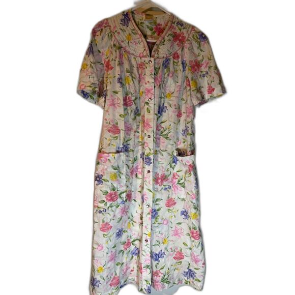 Vtg Barbizon Grannycore Cozy White/Pink/Green Floral Pink Snaps Housecoat Robe M - Picture 1 of 4